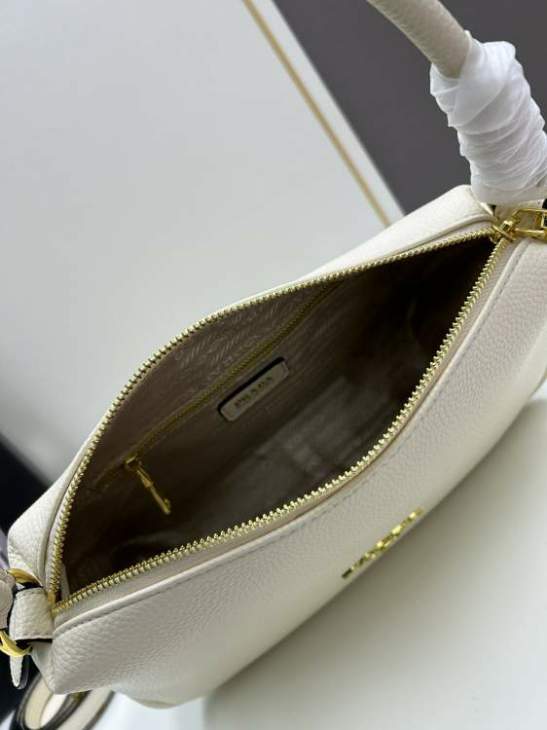 Picture of Prada Handbags _SKUfw185258827fw
